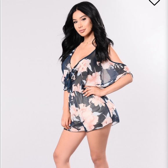 Fashion Nova Dresses & Skirts - NWT fashion nova floral summer romper large